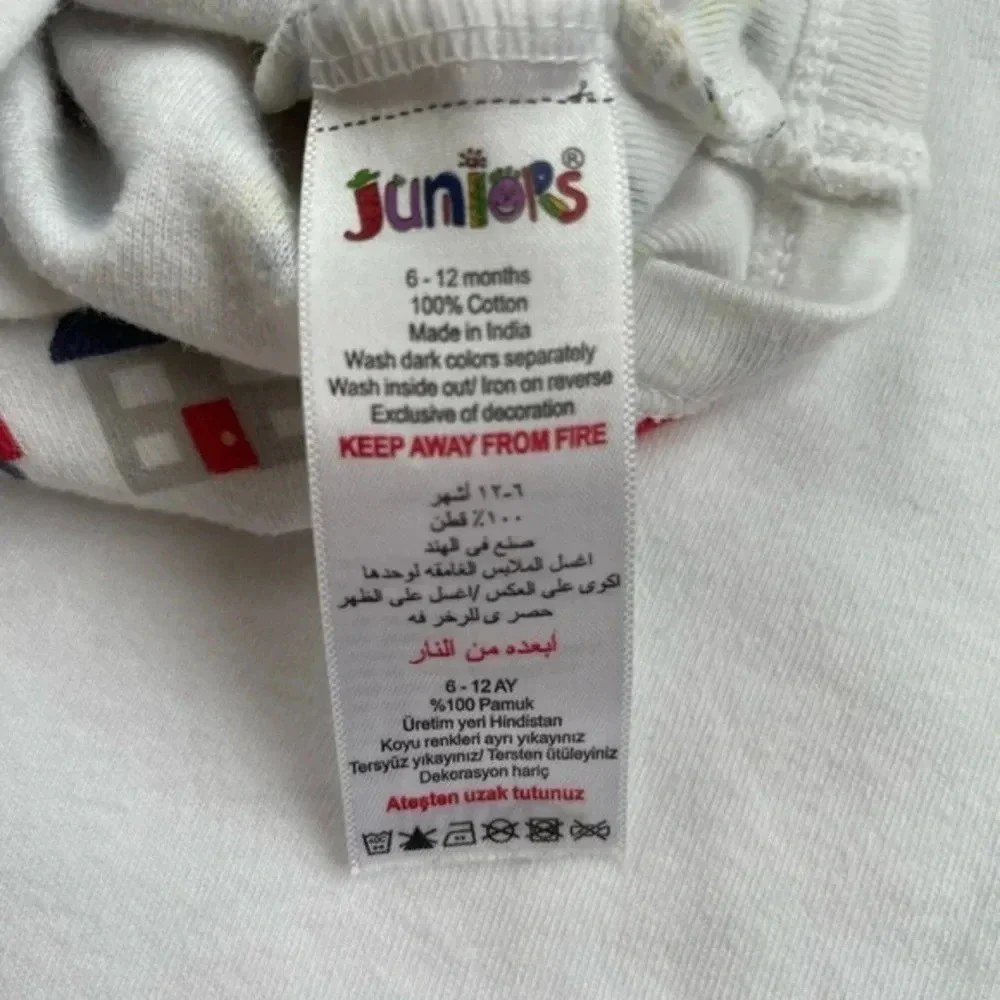 Bundle of 3 pueces of baby tank onesies car themed size 6-12 m white preloved